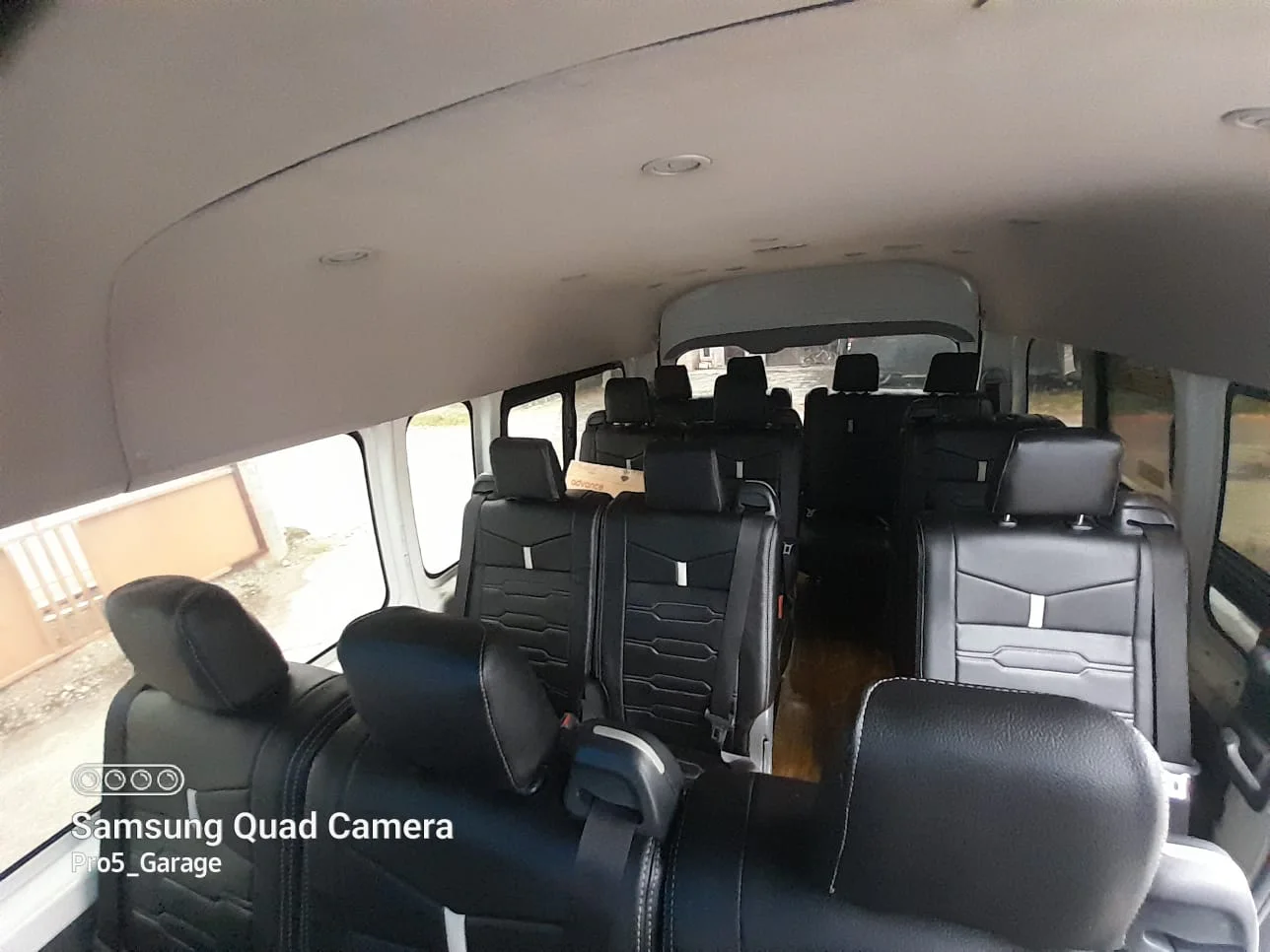 Susunan kursi kabin Toyota Hiace Premio